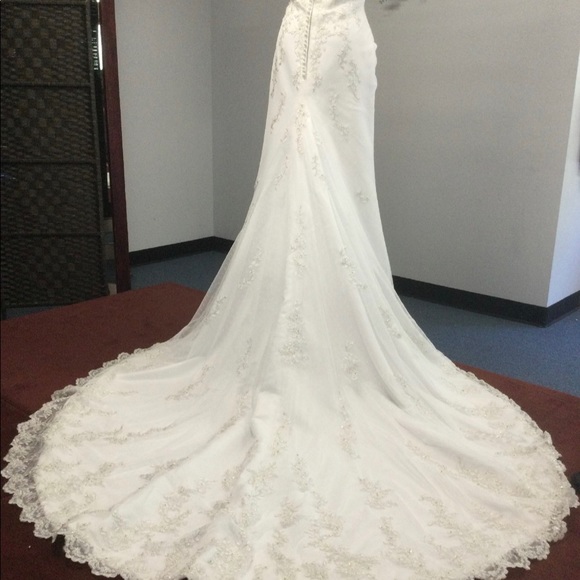 Stunning St Patrick Designer Wedding Gown On Sale ! - Picture 3 of 3